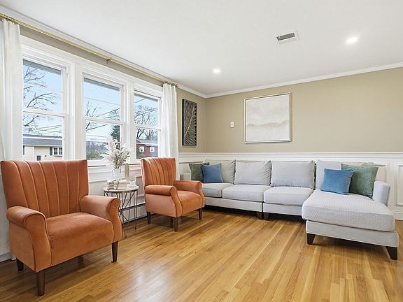 3rd image of 21 Taft St