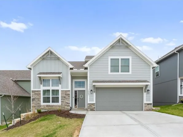16083 Ryan Cir, Parkville, MO 64152