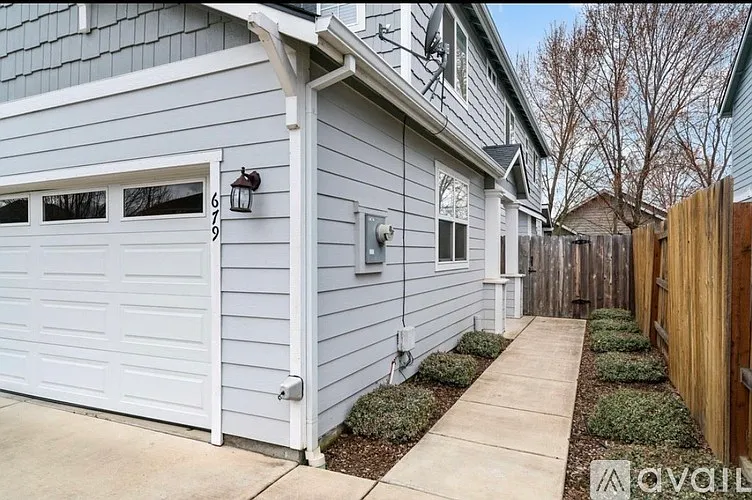 679 Kaitlin Ln — Photo 2