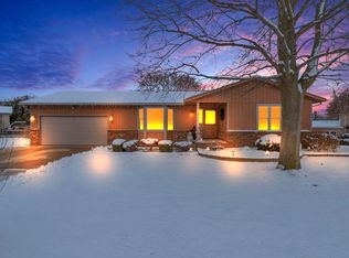 415 W Winds Dr, Almont, MI 48003