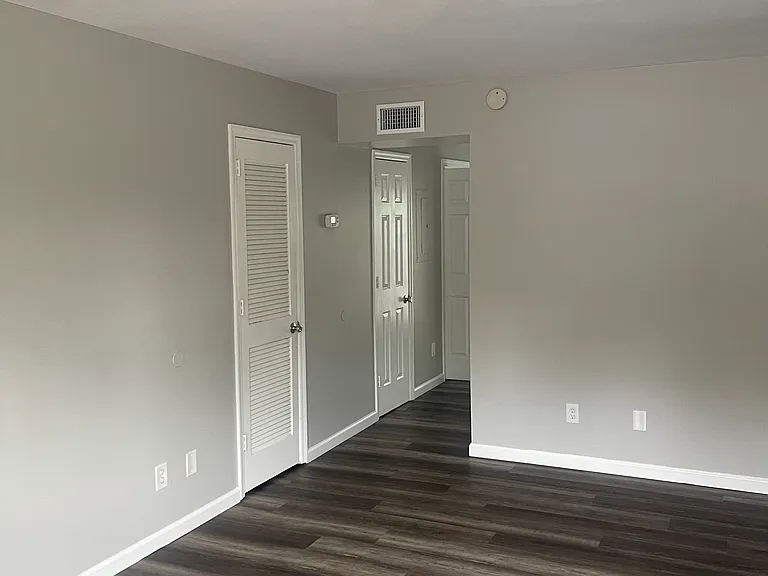 217 Arrowhead Dr — Photo 2