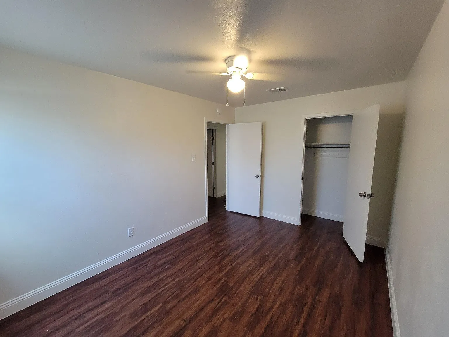 3 bed, 1.5 bath, 1356 sqft, $2,600 — Photo 4