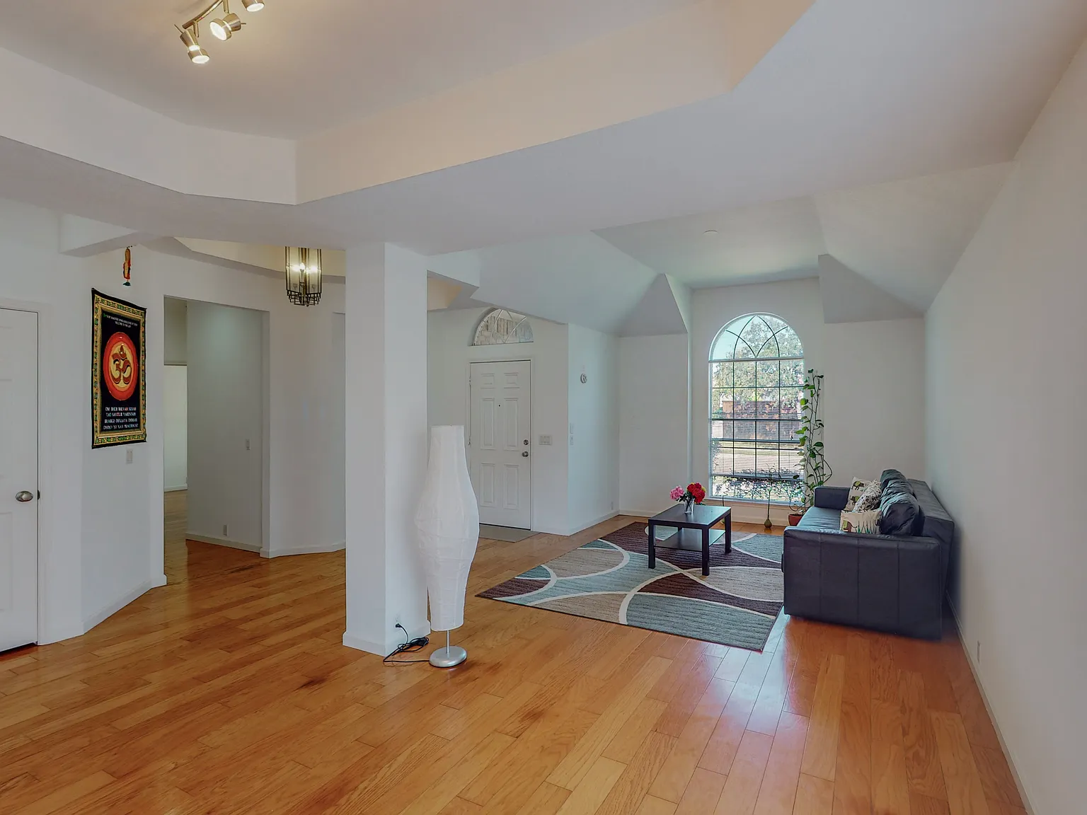 4 bed, 2012 sqft, $2,750 — Photo 4