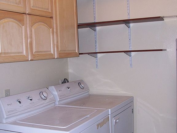 Full walk-in pantry/laundry
