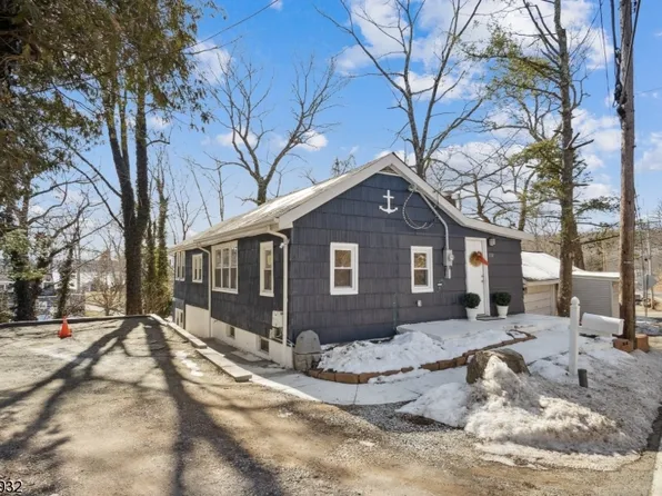 334 Lakeside Ave, Hopatcong Boro, NJ 07821