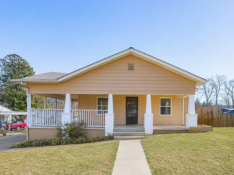 2222 Woodrow Dr — Photo 1