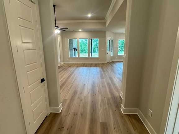 4th image of 411 Indian Creek Rd