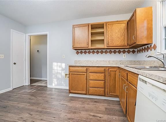 2nd image of 8334 Summerglen Cir