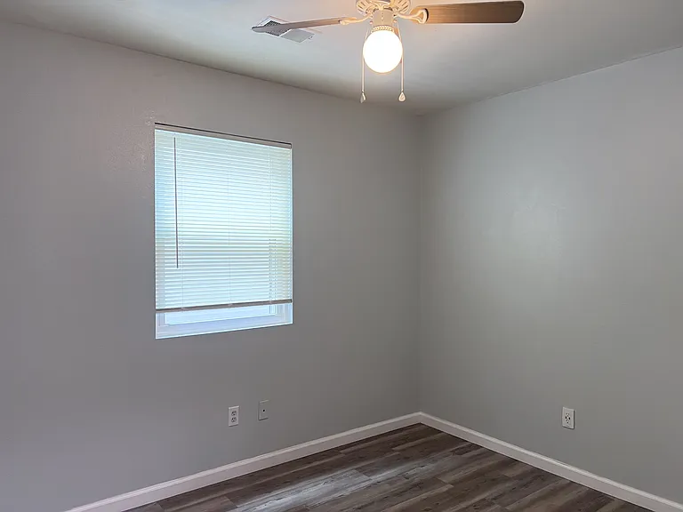 139 Rockyreef Cir — Photo 11