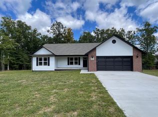 2001 Menasha Dr, Crossville, TN 38572