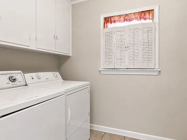 2496 Valley View Ln — Photo 16