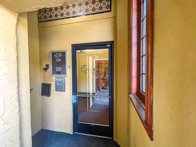 Tuscany Apartments — Photo 12