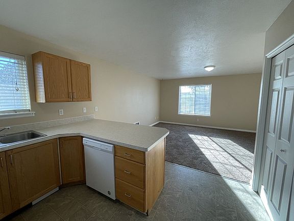 5th image of 610 Linden Dr #3
