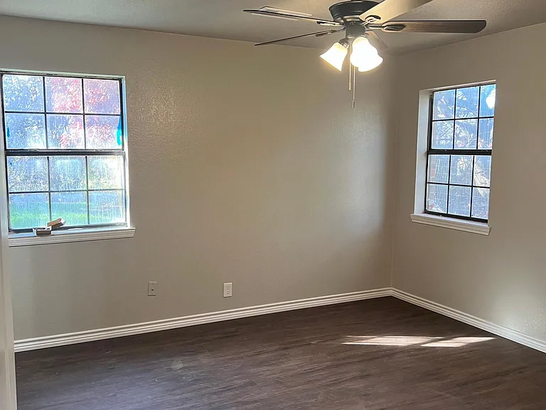 214 S Florence St — Photo 5