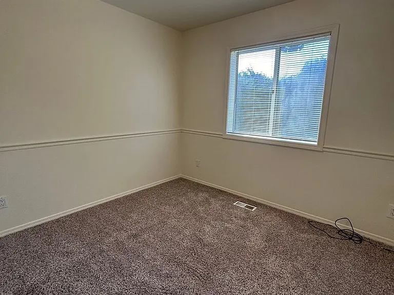 411 N Edgewood Ln — Photo 17