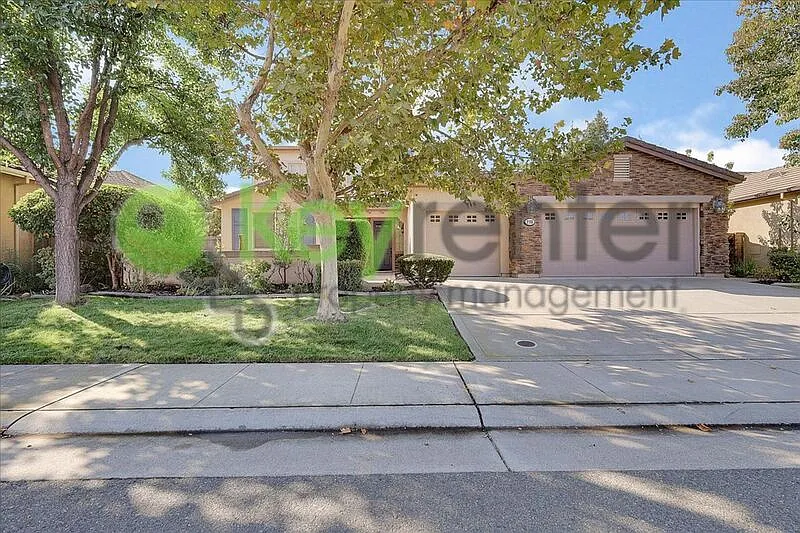 5 bed, 3.0 bath, 3421 sqft, $3,800 — Photo 1