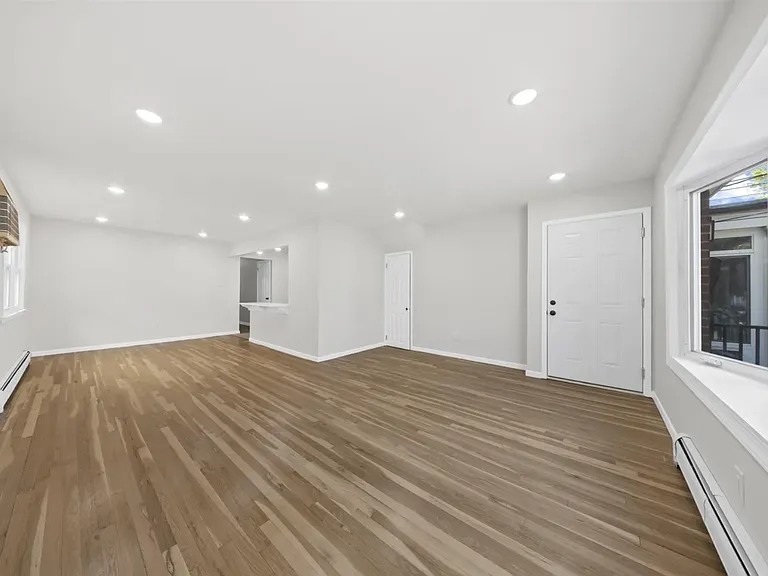 18 E 3rd St #2 — Photo 14