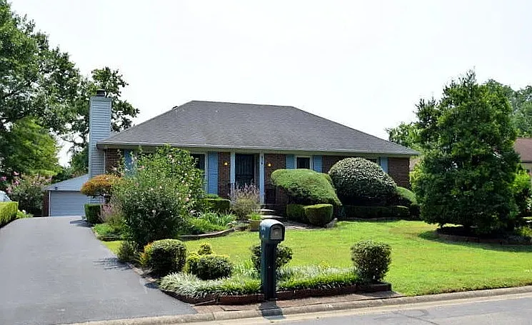 3 bed, 2255 sqft, $2,385 — Photo 2