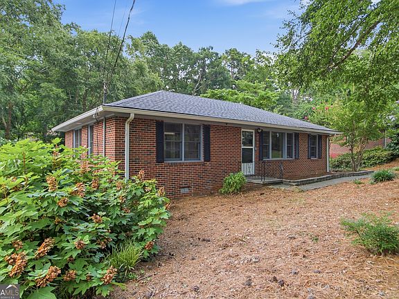 2nd image of 106 Larose Cir SE