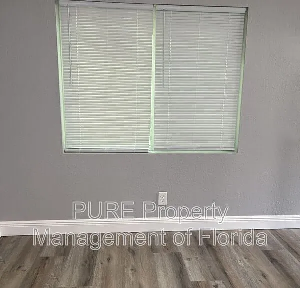 1135 NE 9th Ave — Photo 8