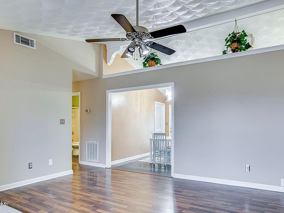 4th image of 4804 Braves Ln