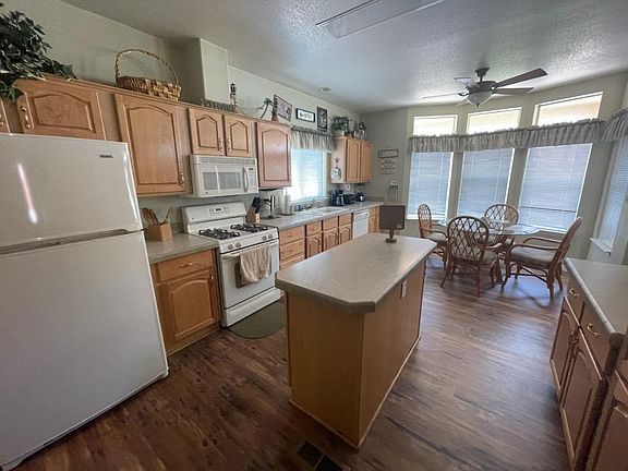 3rd image of 1105 Marina Dr