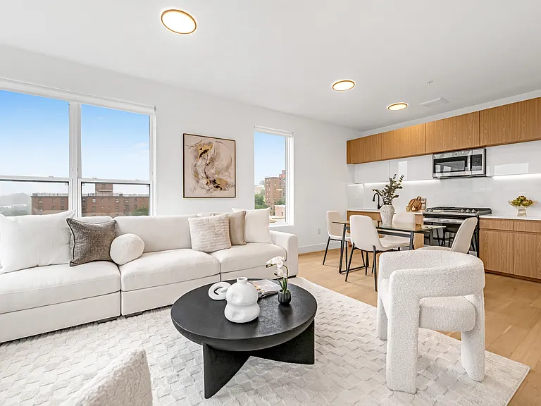 651 38th St #Penthouse 10 — Photo 6