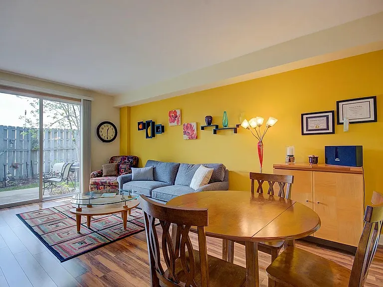 725 Blossom Ct — Photo 5