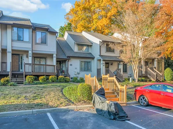 222 Bridgewater Dr, Newport News, VA 23603