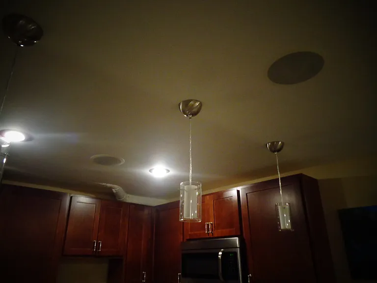 2200 Harriet — Photo 7