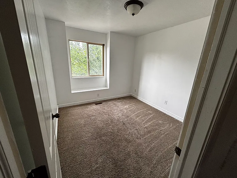 4028 E Clark Cir — Photo 13