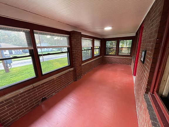 4th image of 275 Forest Hill Dr