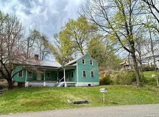 1 Boulderberg Rd, Tomkins Cove, NY 10986