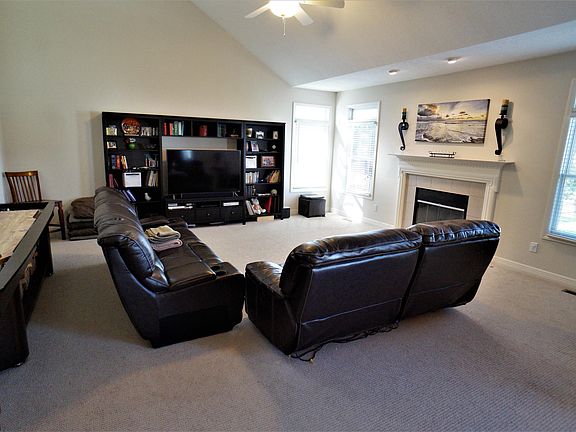 5th image of 93 Catalpa Ct