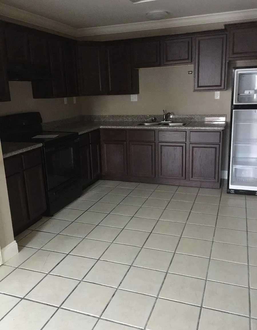 302 Veterans Avenue — Photo 3