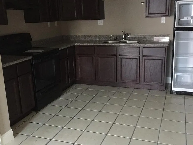 302 Veterans Ave #2 — Photo 3