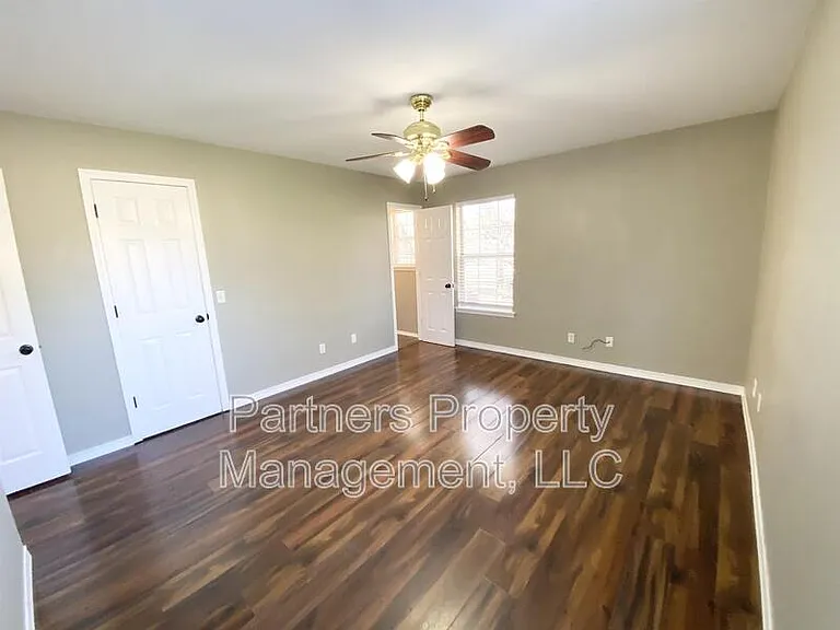 831 N 54th Ave — Photo 14