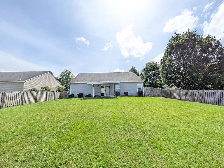 859 Westlawn Dr — Photo 3
