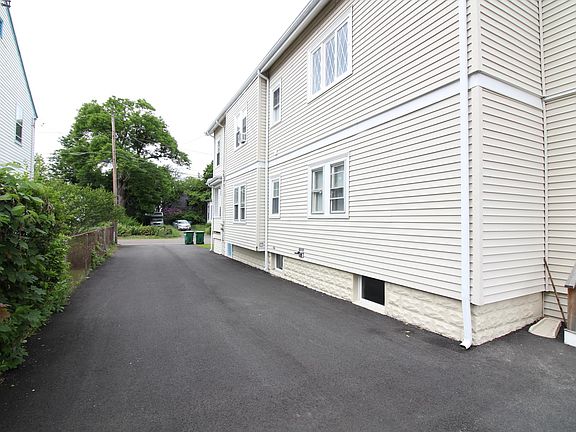 2nd image of 14 Curtis St #14