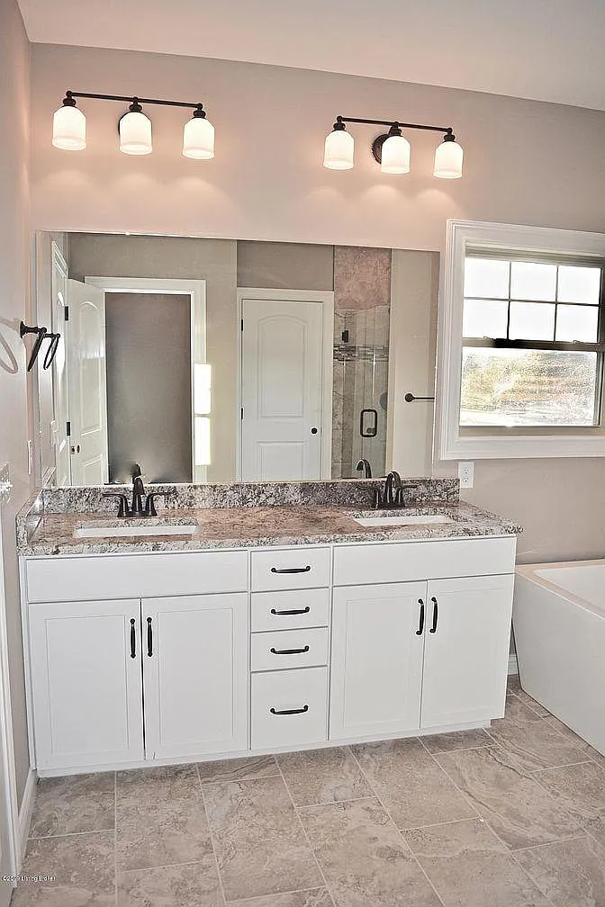 4 bed, 2506 sqft, $2,900 — Photo 3