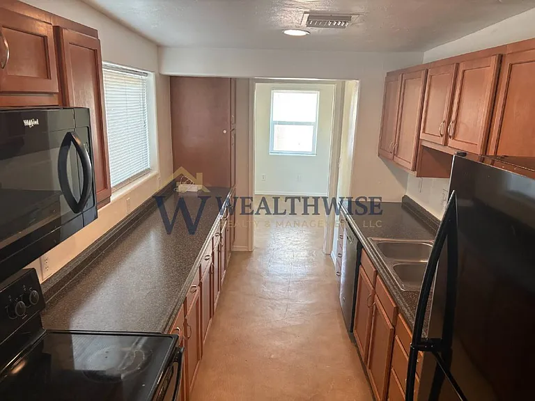 216 E Waverly St — Photo 3