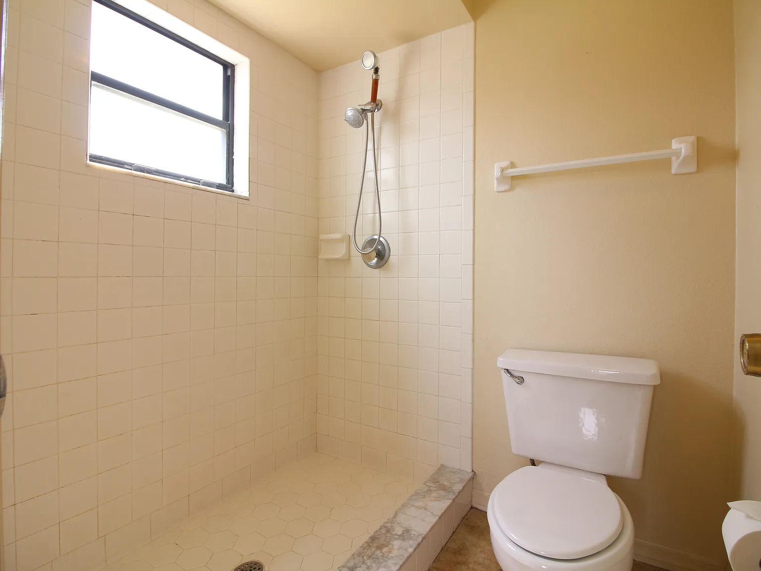 3 bed, 1300 sqft, $1,795 — Photo 2