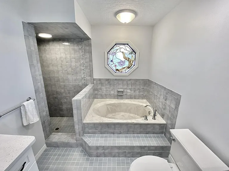 401 Crystal Lake Dr — Photo 27