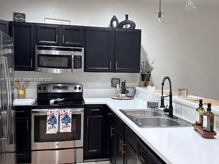 3208 SE 5th Ct — Photo 10