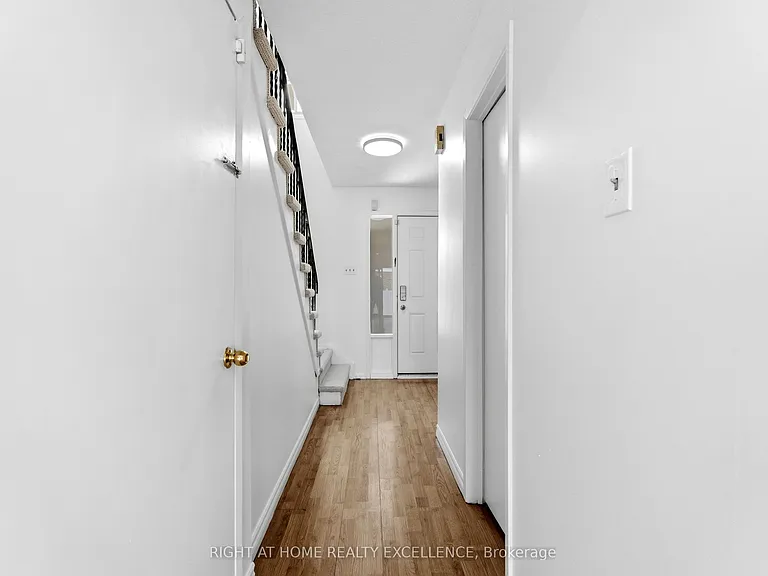 10 Banting Cres #UPPER — Photo 24