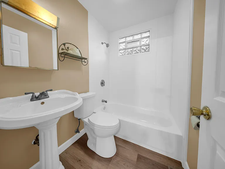 870 Taylor Ave — Photo 7