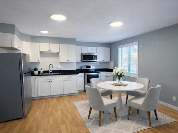 16 Cleveland Pl APT 11, Gloucester, MA 01930