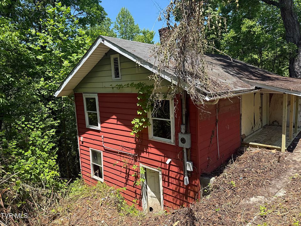 1st image of 209 4th St