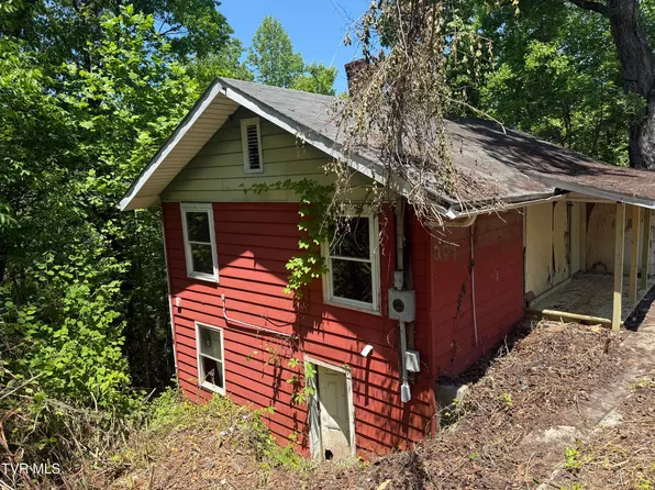 209 4th St, Appalachia, VA 24216