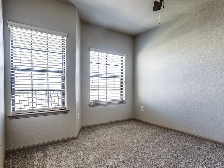 Creekside Vue Apartments — Photo 11